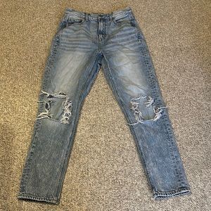 American Eagle ripped mom jeans. Size 4 regular